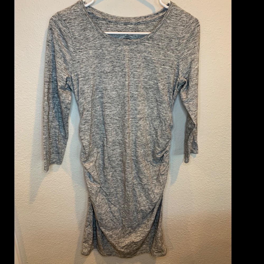 Slim fitting maternity dress